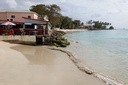 la petite ville  de Speightstown : bord de mer
